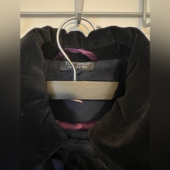 Woman’s jacket with ribbon buttons - Picture 3 of 3
